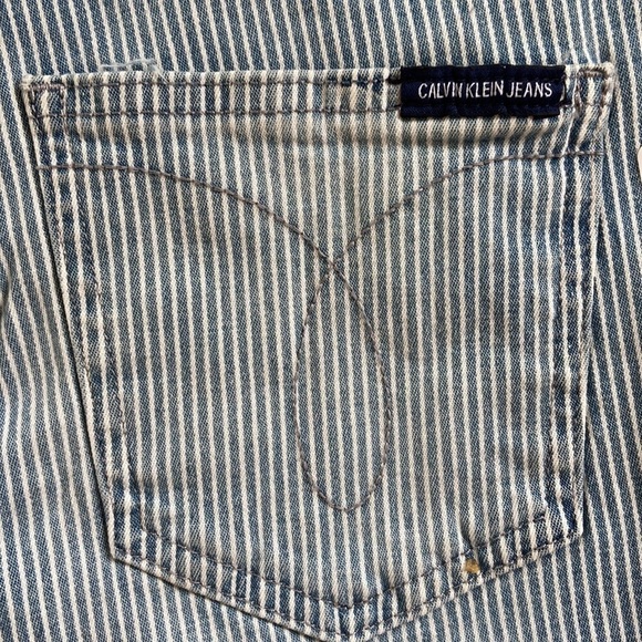 Calvin Klein Railroad Stripes Rolled Cuff Denim Shorts Size 2 NWT - Picture 9 of 13